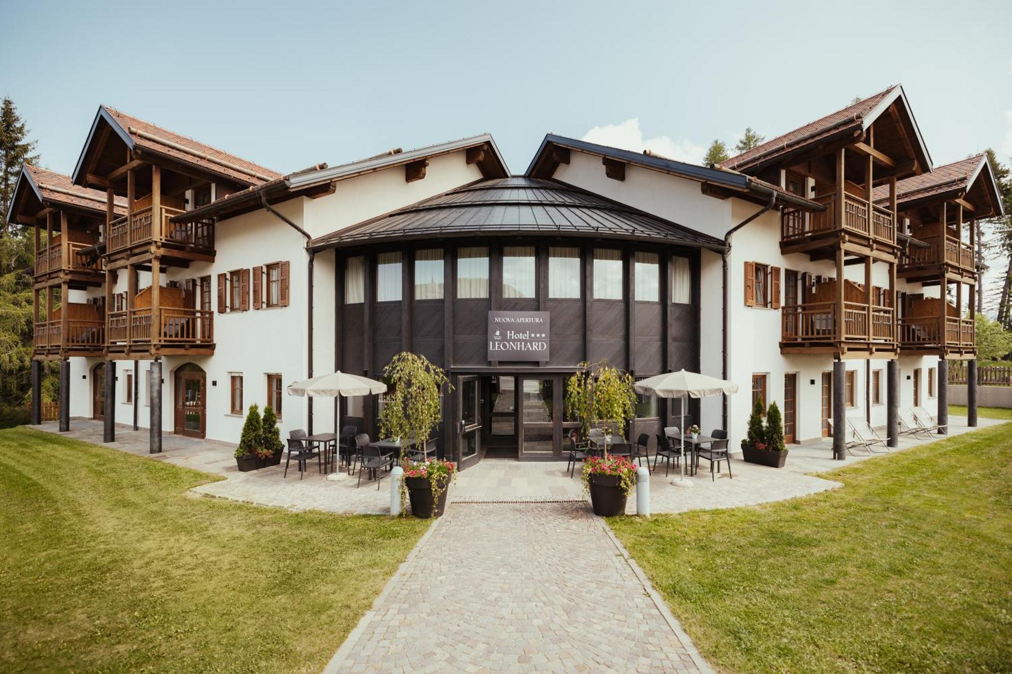 Hotel Leonard Nova Ponente Exterior photo
